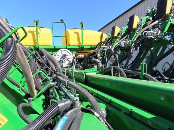 Image of John Deere 1795 equipment image 3