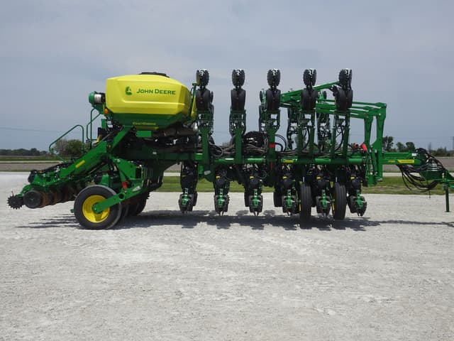 Image of John Deere 1795 equipment image 3