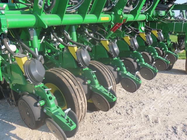 Image of John Deere 1795 equipment image 1