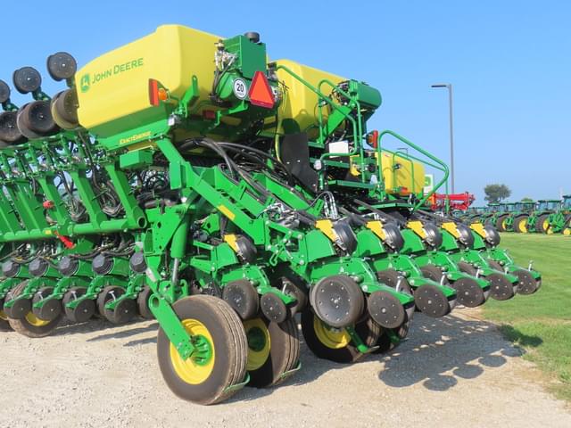 Image of John Deere 1795 equipment image 2