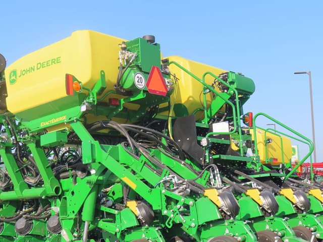 Image of John Deere 1795 equipment image 3