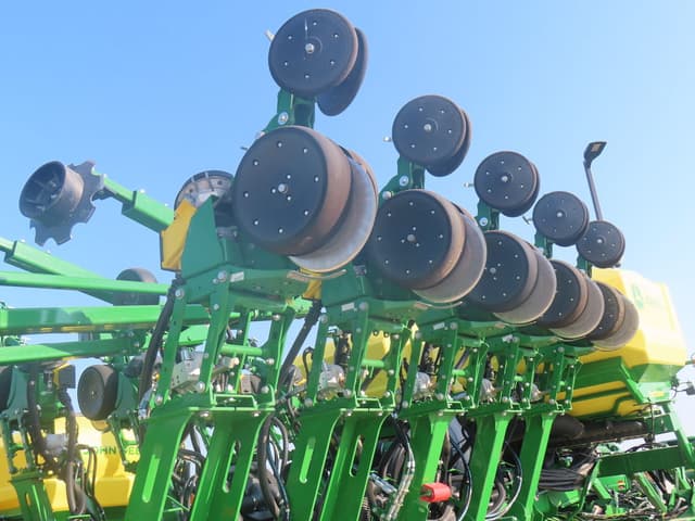 Image of John Deere 1795 equipment image 4