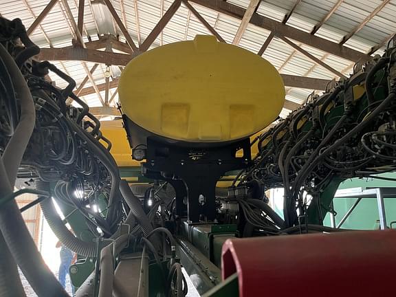 Image of John Deere 1795 equipment image 2