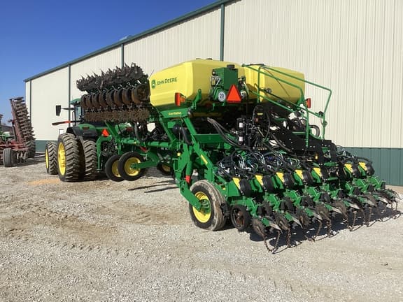 Image of John Deere 1795 equipment image 2