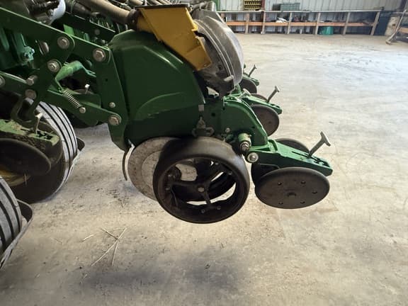 Image of John Deere 1795 equipment image 1