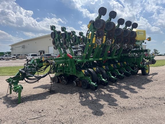 Image of John Deere 1795 equipment image 2