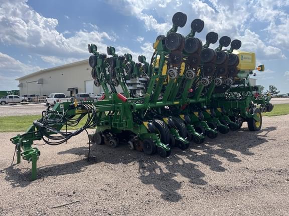 Image of John Deere 1795 equipment image 2