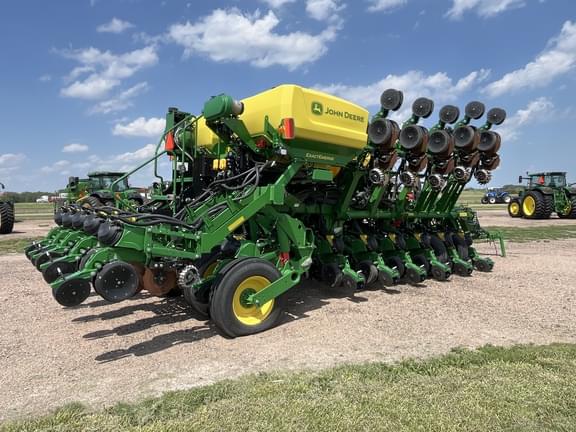 Image of John Deere 1795 equipment image 3