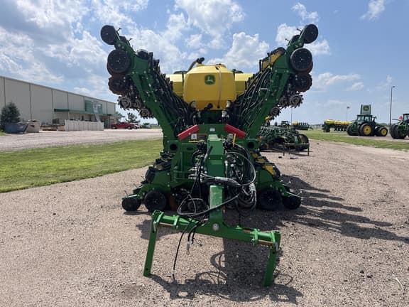 Image of John Deere 1795 equipment image 1