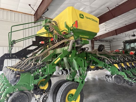 Image of John Deere 1795 equipment image 1
