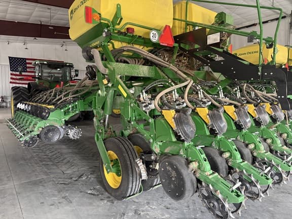 Image of John Deere 1795 equipment image 2