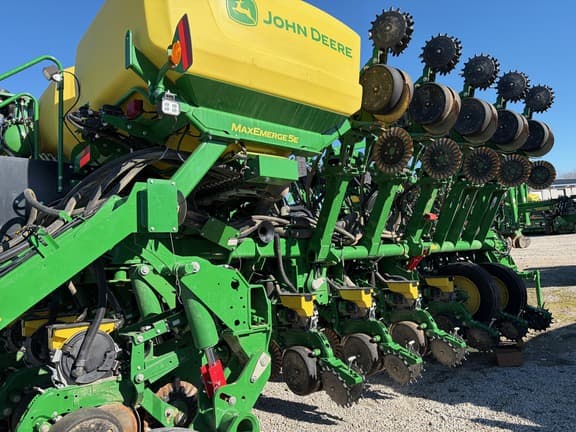 Image of John Deere 1795 equipment image 1