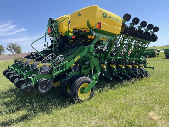 Image of John Deere 1795 equipment image 3