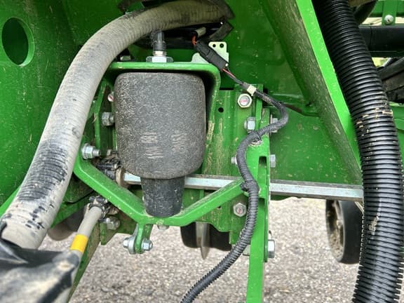 Image of John Deere 1795 equipment image 3