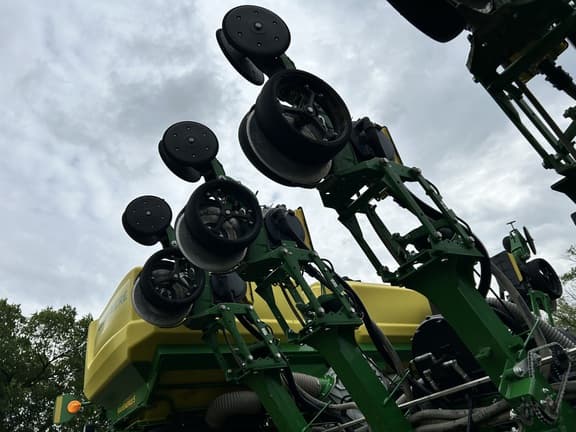 Image of John Deere 1795 equipment image 4