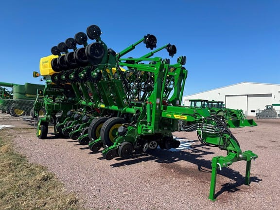 2023 John Deere 1795 Equipment Image0