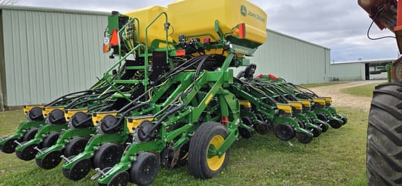 Image of John Deere 1795 equipment image 4