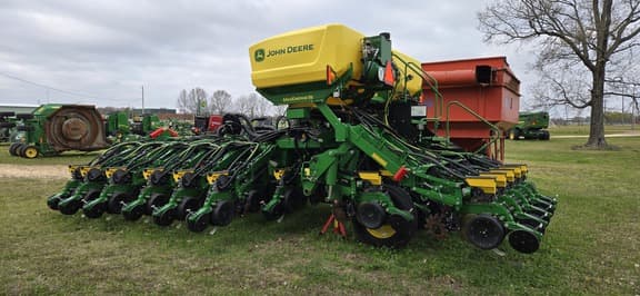 Image of John Deere 1795 equipment image 2