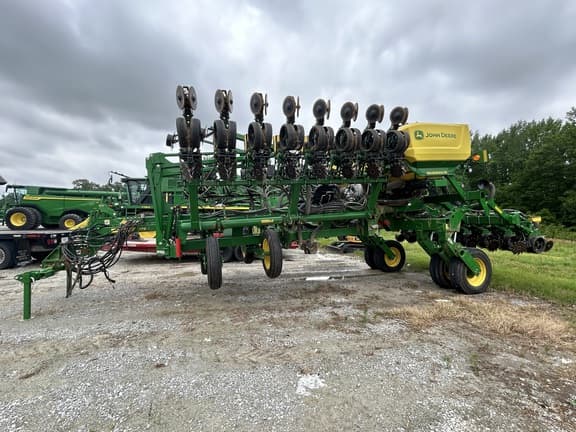 Image of John Deere 1795 equipment image 1