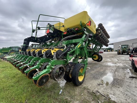 Image of John Deere 1795 equipment image 4