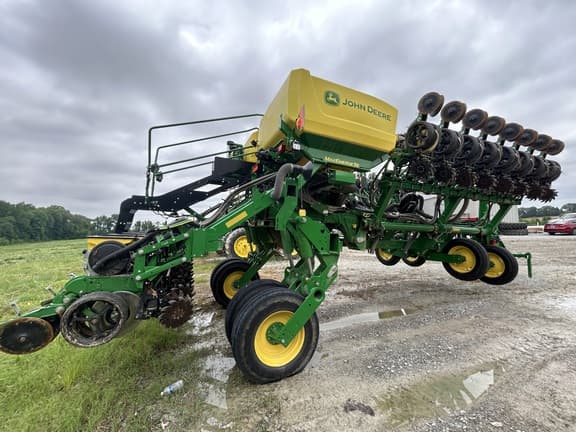 Image of John Deere 1795 equipment image 3