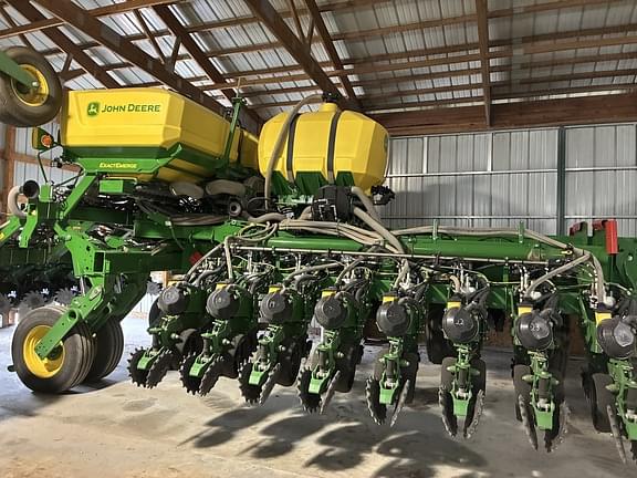 Image of John Deere 1795 equipment image 1