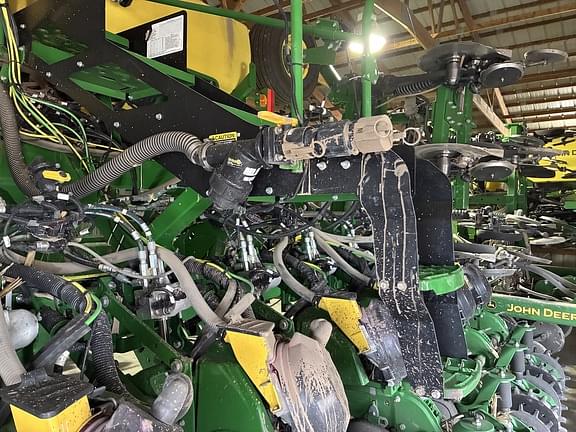 Image of John Deere 1795 equipment image 4