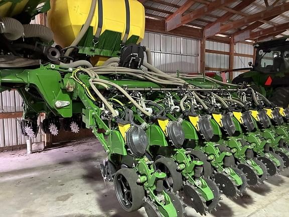 Image of John Deere 1795 equipment image 3