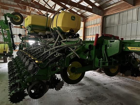 Image of John Deere 1795 equipment image 3