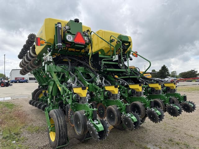 Image of John Deere 1795 equipment image 4