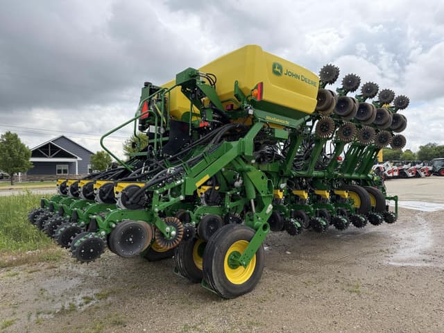 Image of John Deere 1795 equipment image 2