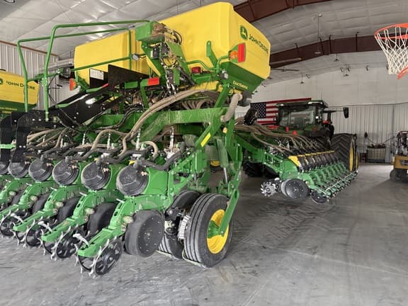 Image of John Deere 1795 equipment image 2