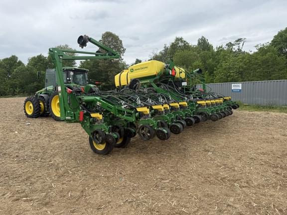 Image of John Deere 1795 equipment image 3