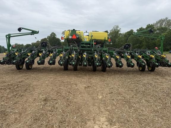 Image of John Deere 1795 equipment image 4