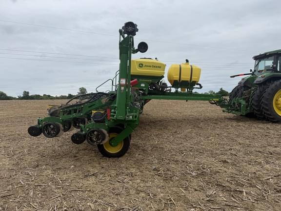 Image of John Deere 1795 equipment image 2
