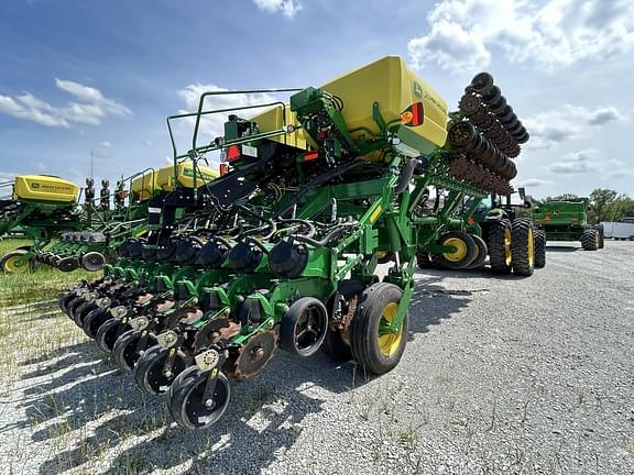Image of John Deere 1795 equipment image 3