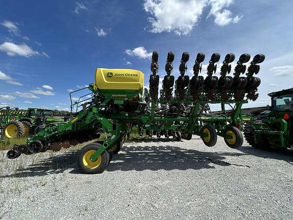 Image of John Deere 1795 equipment image 4