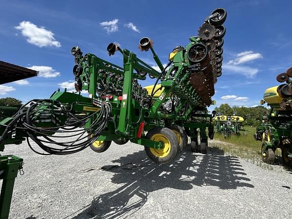 Image of John Deere 1795 equipment image 1