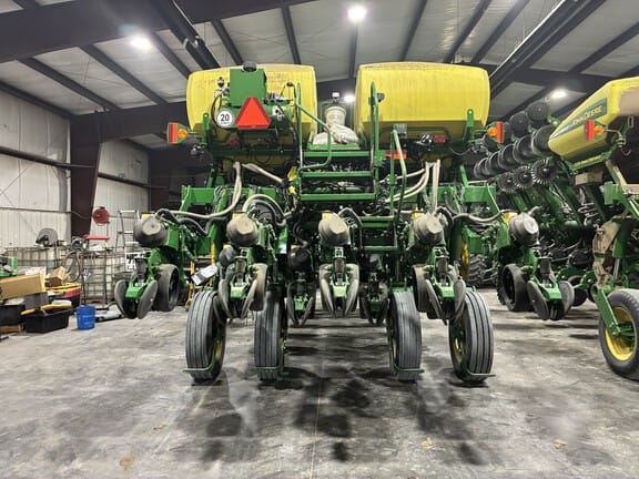2023 John Deere 1795 Equipment Image0