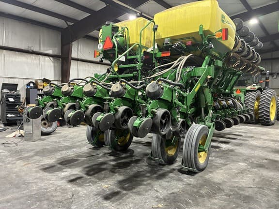 Image of John Deere 1795 equipment image 1