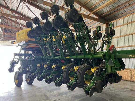 Image of John Deere 1795 equipment image 2