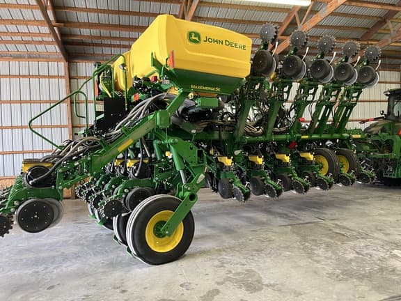 Image of John Deere 1795 equipment image 3