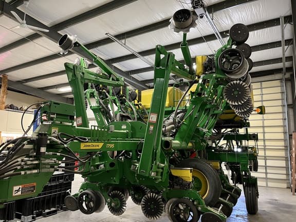 Image of John Deere 1795 equipment image 3