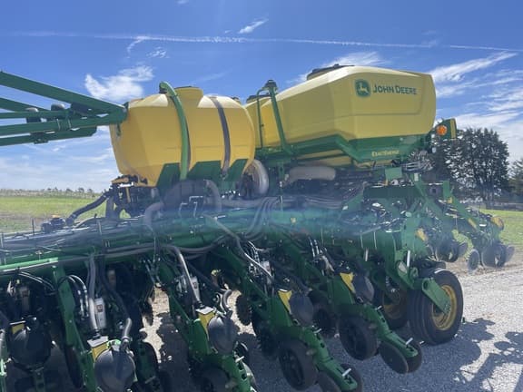 Image of John Deere 1795 equipment image 2