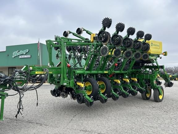 Image of John Deere 1795 equipment image 1