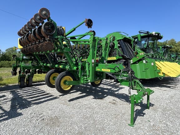 2023 John Deere 1795 Equipment Image0