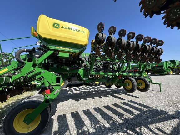 Image of John Deere 1795 equipment image 2