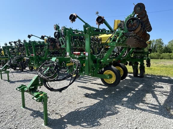 Image of John Deere 1795 equipment image 1