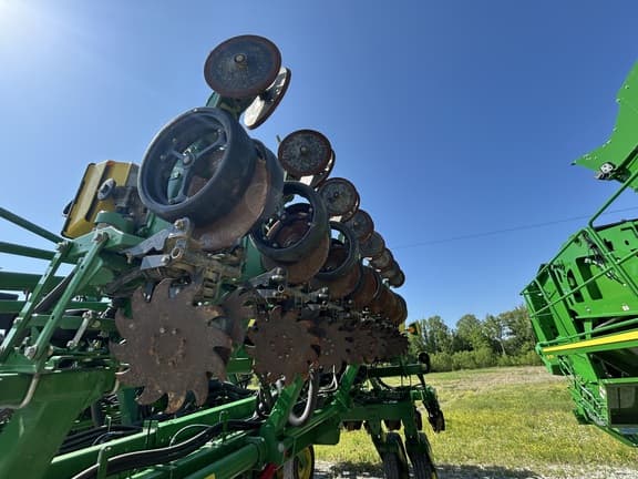 Image of John Deere 1795 equipment image 3