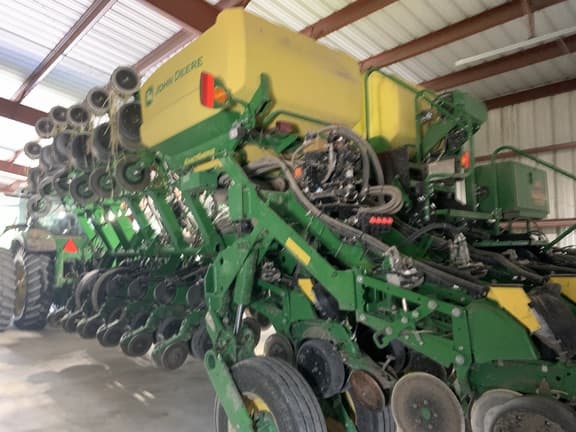 Image of John Deere 1795 equipment image 4